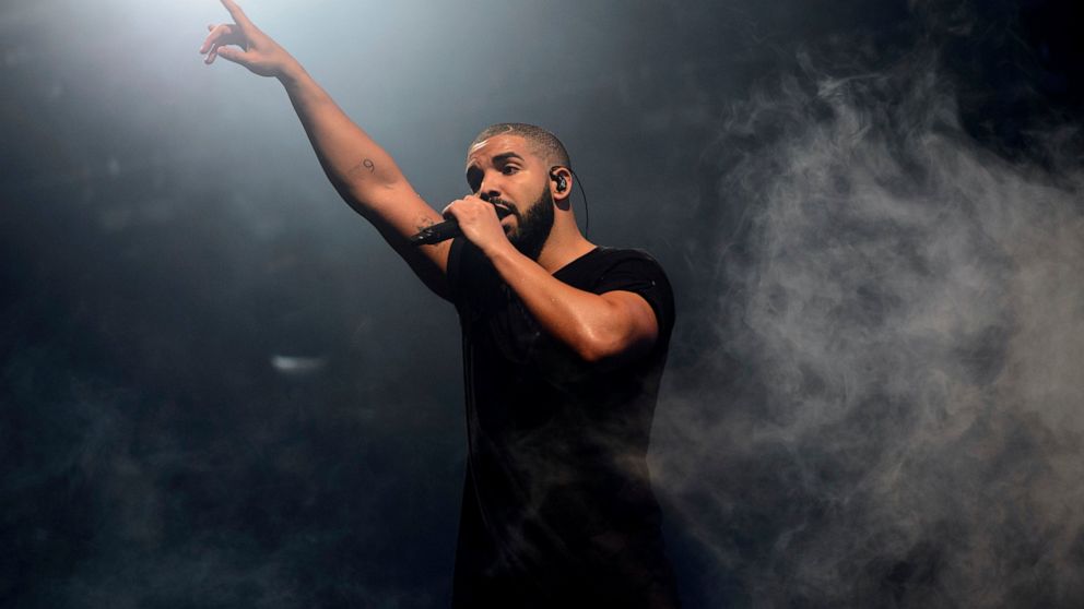 Drake sort un nouveau mixtape à minuit ce soir et annonce un nouvel album pour cet été